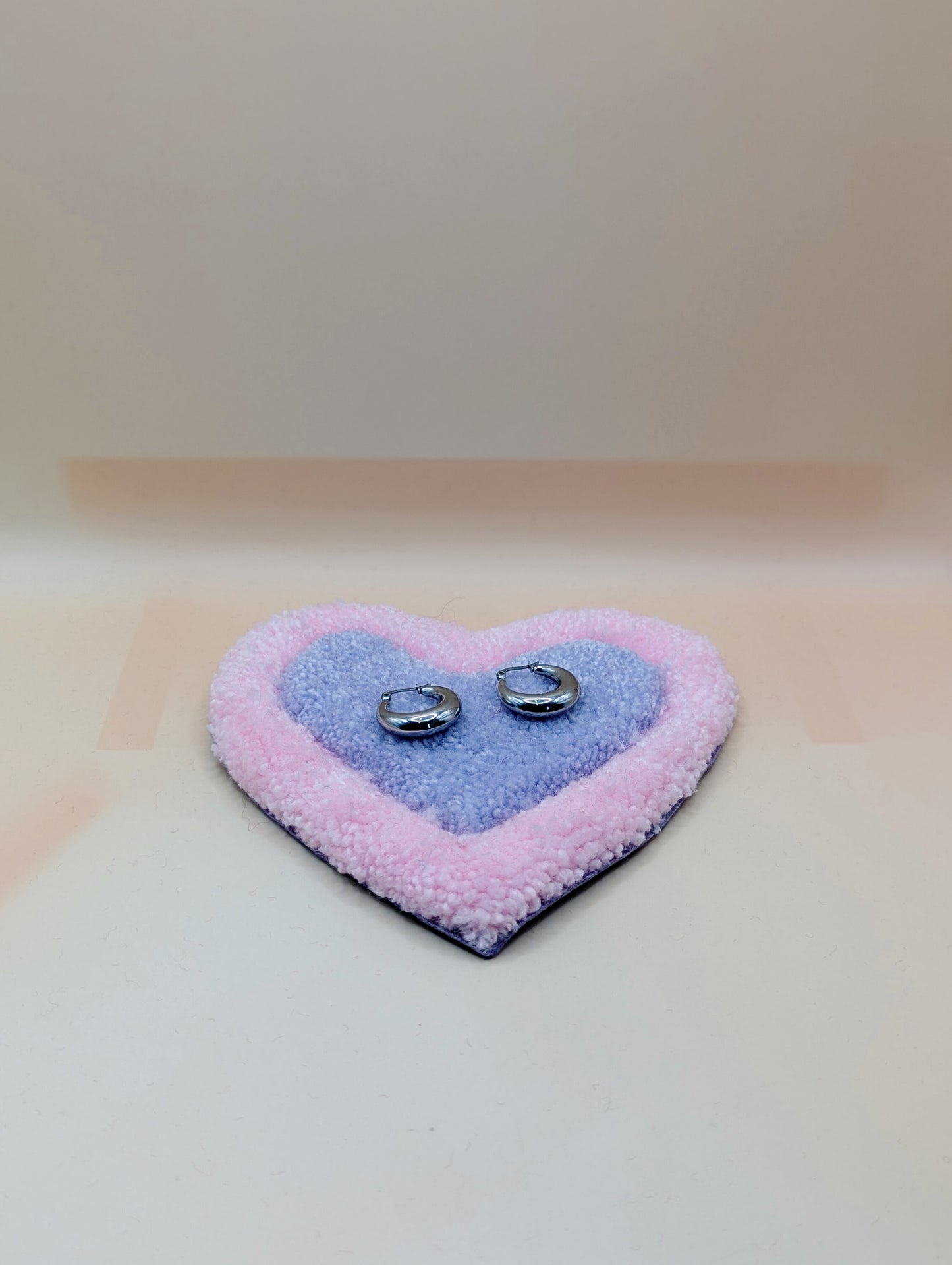 Soft tufted pink and purple heart shaped mini rug/coaster 