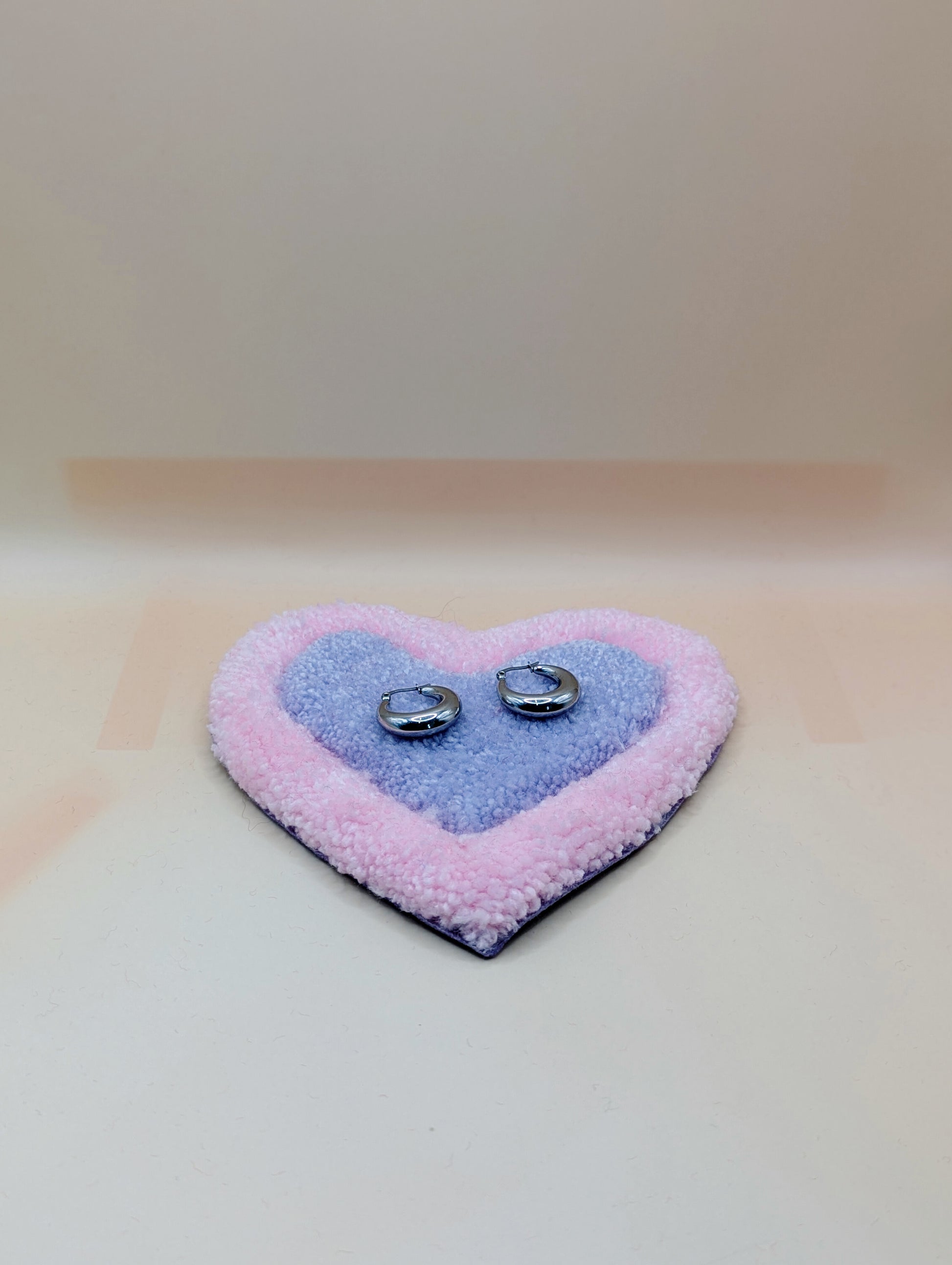 Soft tufted pink and purple heart shaped mini rug/coaster 