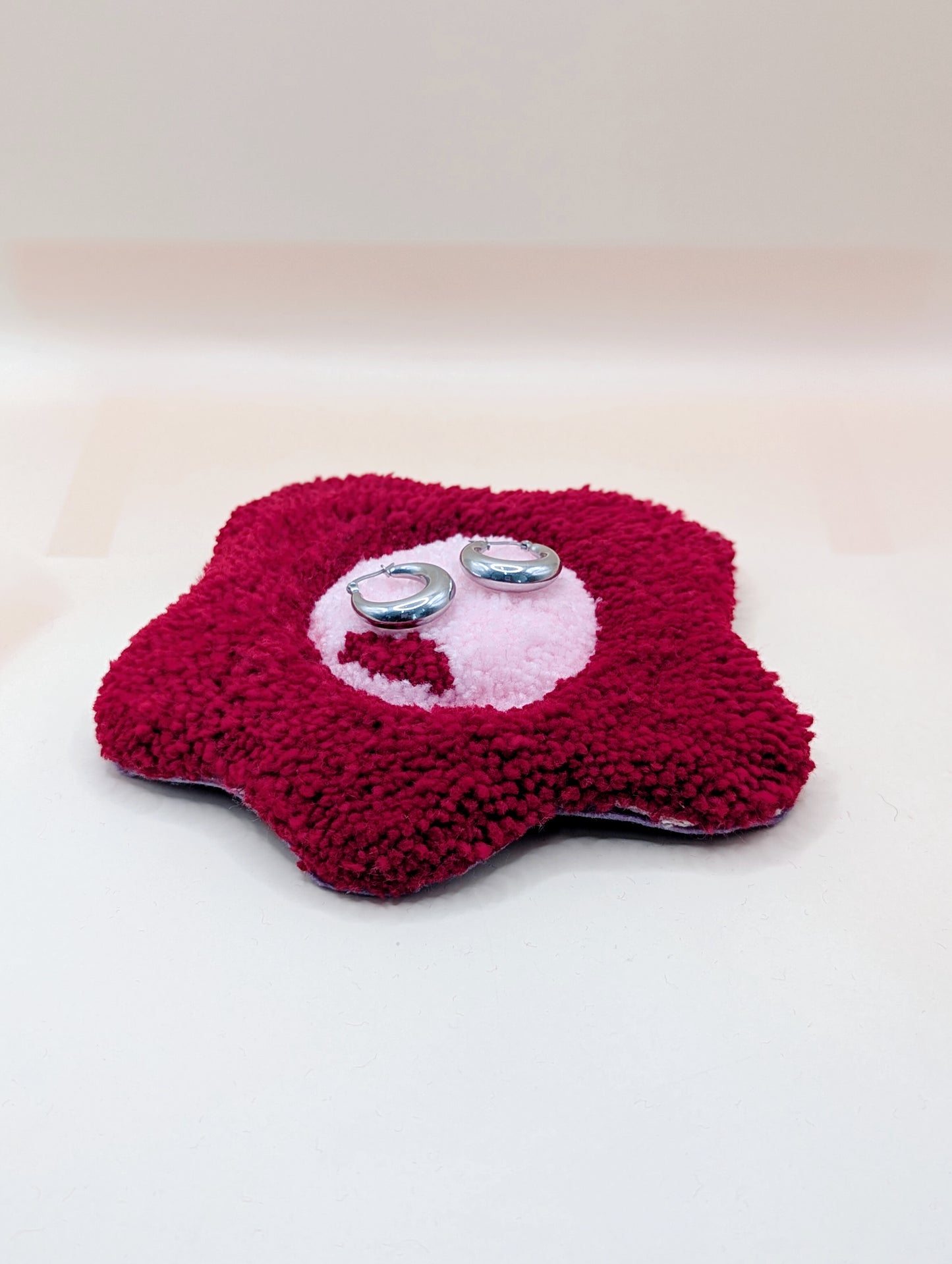 Handmade Red Pink Fried Egg Mug Rug – Tufted Fried Egg Coaster for Coffee Lovers | Cute Aesthetic Home Décor Gift